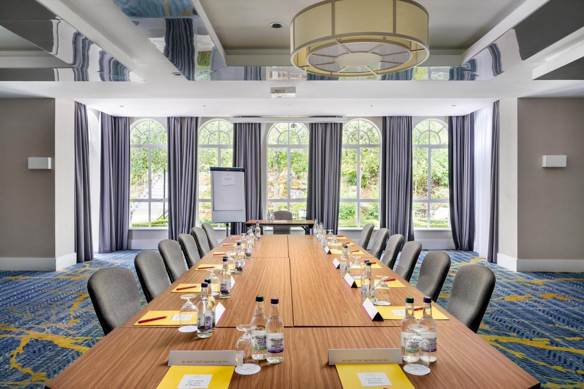 Crowne Plaza Gerrards Cross By Ihg Ξενοδοχείο Μπίκονσφιλντ Εξωτερικό φωτογραφία